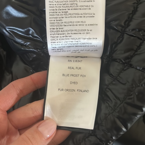 Moncler
Aredhel Hooded Down Parka with Removable Genuine Fox
Fur Trim
Sold out - Picture 12 of 16